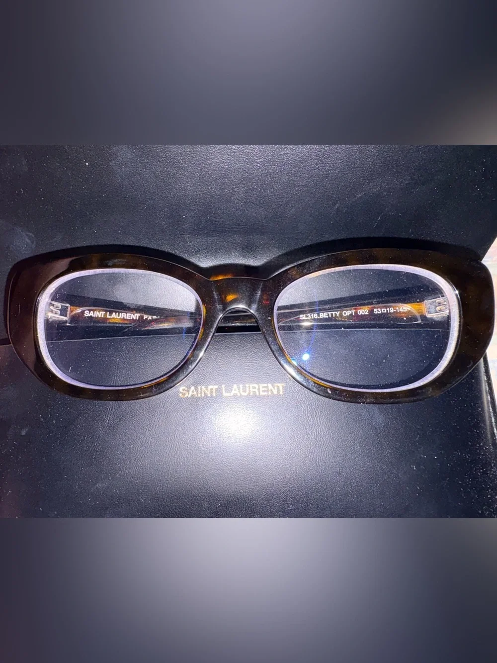 Saint Laurent chic saint